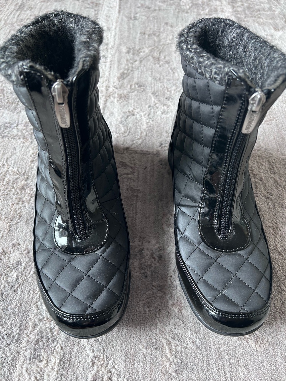 Khombu Megan Boots K Comfort Women's 9W Black Patent Front Zip Wedge Faux Fur